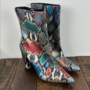 Bamboo Bellflower Women’s 6.5 Snake Print Metallic Ankle Boots